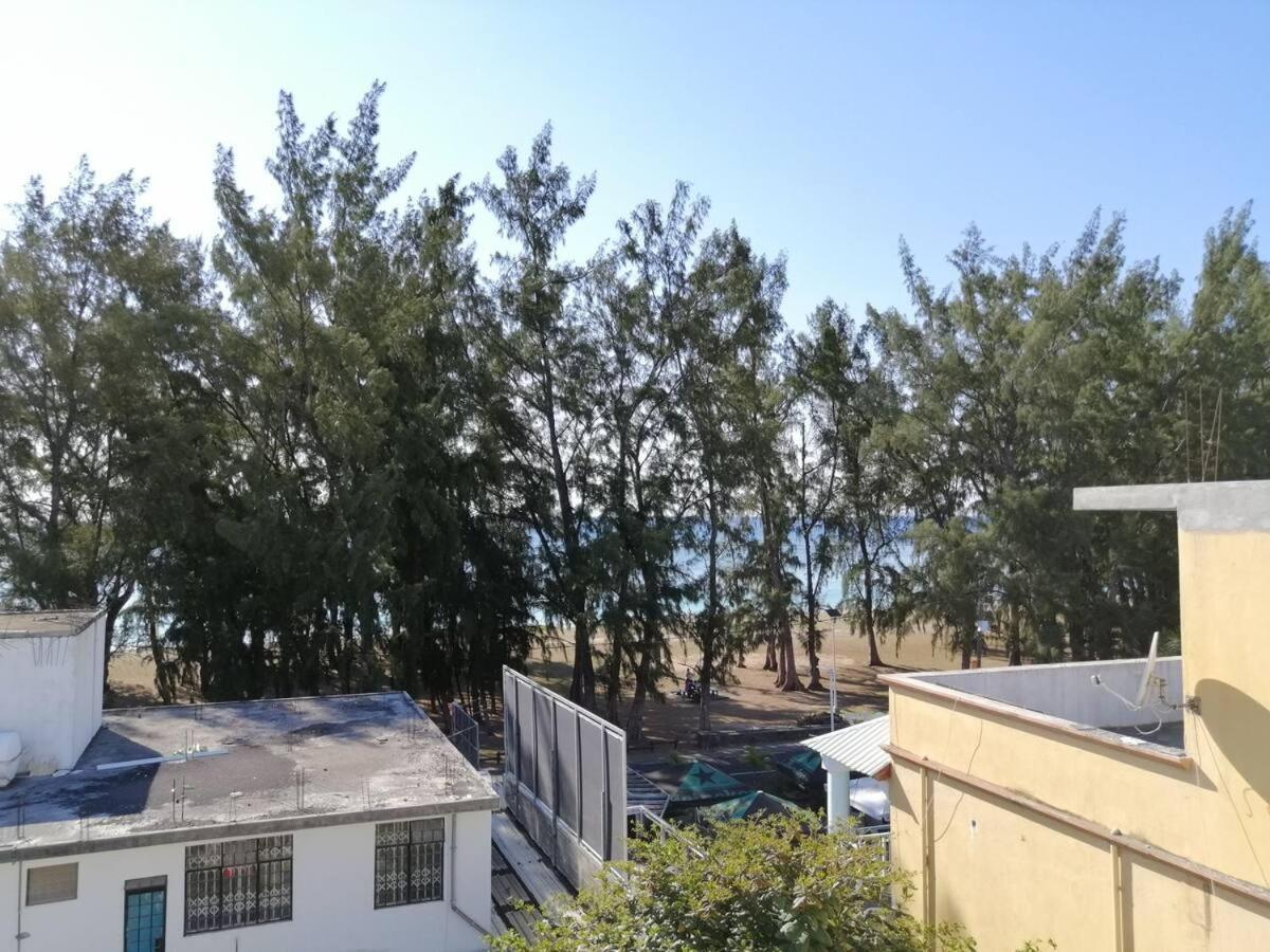 Jasmin Apartments Flic En Flac Bagian luar foto